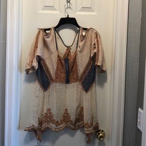 Small BKE Peek a Boo Shoulder Top